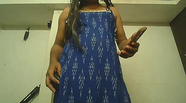 Snapshot of Akhilamolu_the_transsissy chatting on 03.08.25 Akhilamolu the transsissy online show from 03.08.25