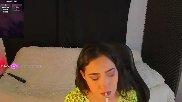 Snapshot of rosario215B chatting on 11.29.25 rosario215B online show from 11.29.25