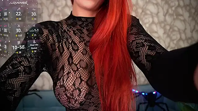 Snapshot of Sweety_one_ chatting on 10.28.25 Sweety one online show from 10.28.25