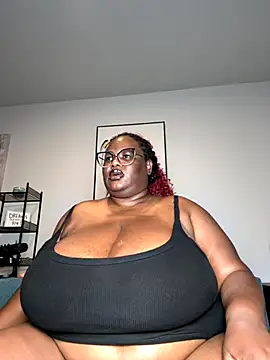 Snapshot of SexyHugeblackTitties chatting on 11.22.25 SexyHugeblackTitties online show from 11.22.25