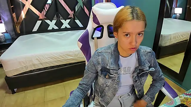 Linda4Petite online show from 01.26.25