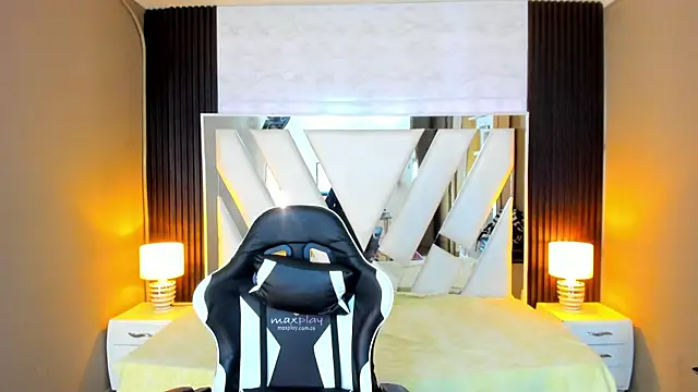 Linda4Petite online show from 11.28.25