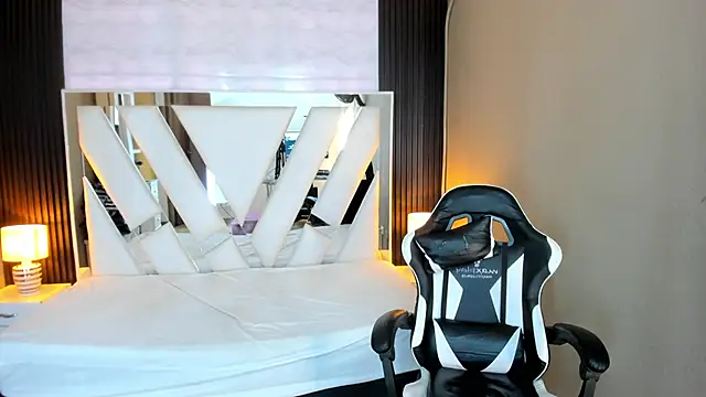 Linda4Petite online show from 03.23.26