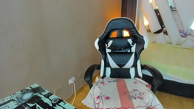 Linda4Petite online show from 04.15.26