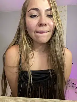 Snapshot of NatashaCruz- chatting on 12.16.24 NatashaCruz- online show from 12.16.24