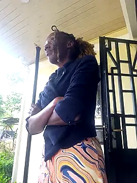 Snapshot of lynnkatrina chatting on 09.11.25 lynnkatrina online show from 09.11.25