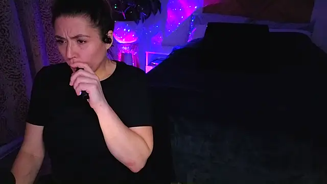 Snapshot of Ellie-L-Elizabeth chatting on 01.06.26 Ellie-L-Elizabeth online show from 01.06.26