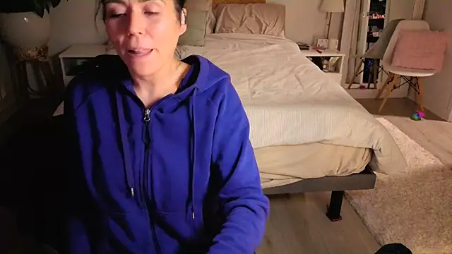 Snapshot of Ellie-L-Elizabeth chatting on 01.09.26 Ellie-L-Elizabeth online show from 01.09.26