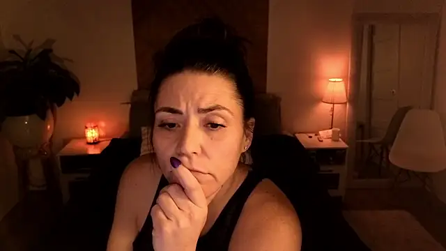 Snapshot of Ellie-L-Elizabeth chatting on 01.12.26 Ellie-L-Elizabeth online show from 01.12.26