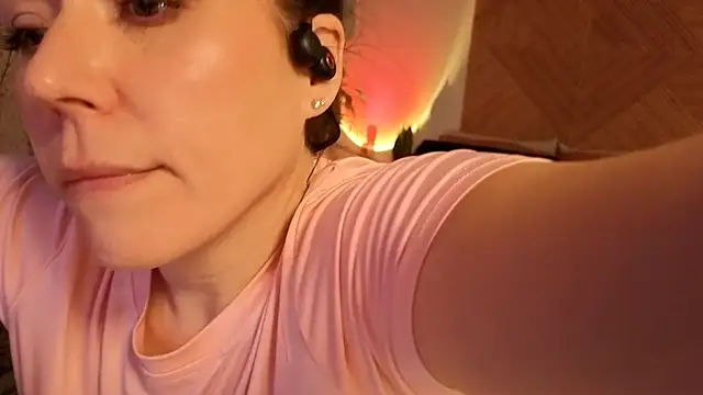 Snapshot of Ellie-L-Elizabeth chatting on 02.28.26 Ellie-L-Elizabeth online show from 02.28.26