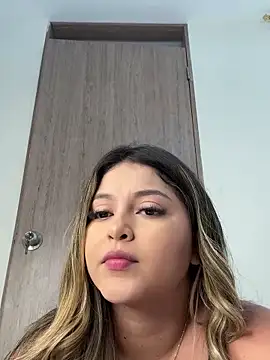 lunablossom  online show from 02.01.25