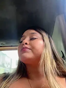 lunablossom  online show from 02.08.25