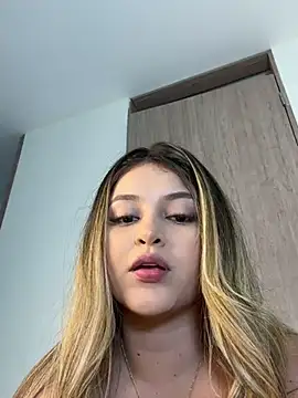 lunablossom  online show from 02.18.25