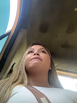 lunablossom  online show from 03.01.25