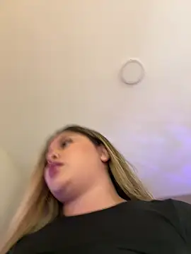 lunablossom  online show from 03.21.25