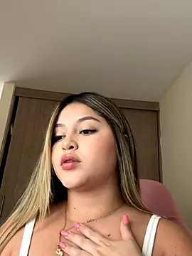 lunablossom  online show from 10.04.25