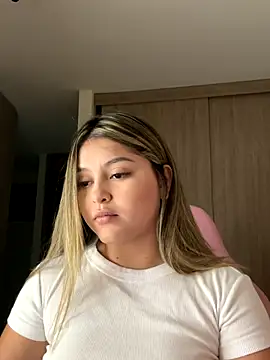 lunablossom  online show from 01.07.26