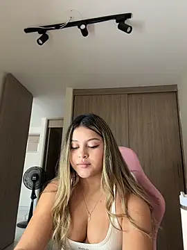 lunablossom  online show from 04.16.26