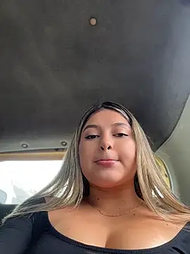 Snapshot of lunablossom_ chatting on 07.18.26 lunablossom online show from 07.18.26