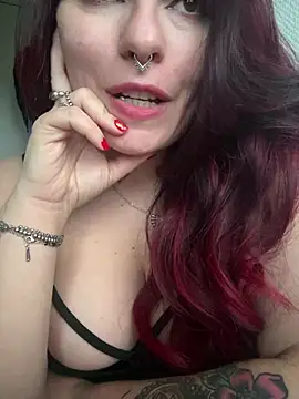 Snapshot of LunaMoongirl chatting on 12.19.24 LunaMoongirl online show from 12.19.24