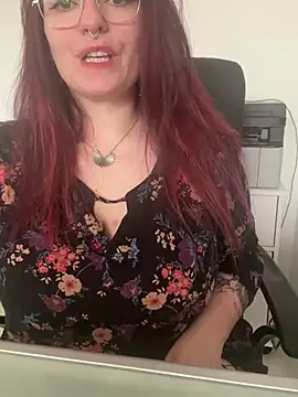 Snapshot of LunaMoongirl chatting on 02.24.25 LunaMoongirl online show from 02.24.25
