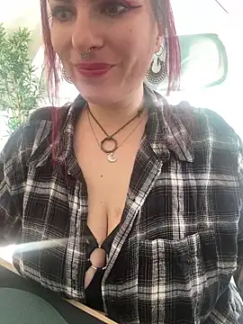 Snapshot of LunaMoongirl chatting on 10.01.25 LunaMoongirl online show from 10.01.25
