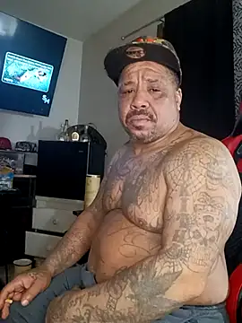 Snapshot of yellowwetfox chatting on 12.27.24 yellowwetfox online show from 12.27.24