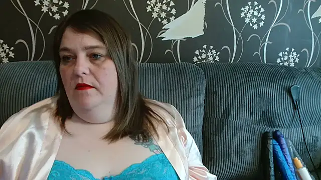 Snapshot of HouseWifeWhore_Milf chatting on 03.07.25 HouseWifeWhore Milf online show from 03.07.25