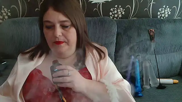 Snapshot of HouseWifeWhore_Milf chatting on 09.19.25 HouseWifeWhore Milf online show from 09.19.25