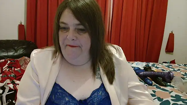 Snapshot of HouseWifeWhore_Milf chatting on 10.16.25 HouseWifeWhore Milf online show from 10.16.25