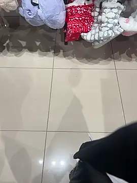 CrazzyChicks online show from 12.04.25