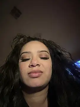 Snapshot of CarmelaAnthony chatting on 12.12.24 CarmelaAnthony online show from 12.12.24
