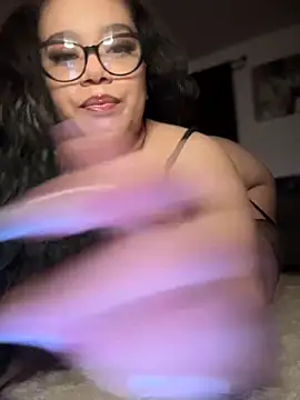Snapshot of CarmelaAnthony chatting on 12.22.24 CarmelaAnthony online show from 12.22.24