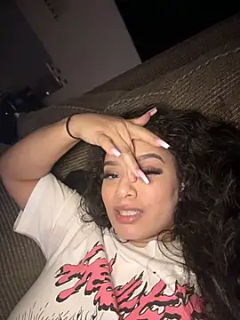 Snapshot of CarmelaAnthony chatting on 02.01.25 CarmelaAnthony online show from 02.01.25