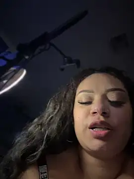 Snapshot of CarmelaAnthony chatting on 02.20.25 CarmelaAnthony online show from 02.20.25