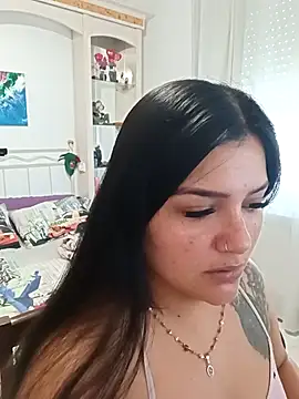 Snapshot of laura_dirtyhot chatting on 12.16.25 laura dirtyhot online show from 12.16.25