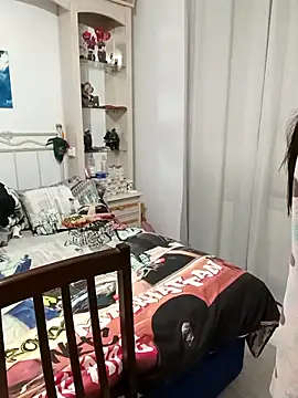 Snapshot of laura_dirtyhot chatting on 12.19.25 laura dirtyhot online show from 12.19.25