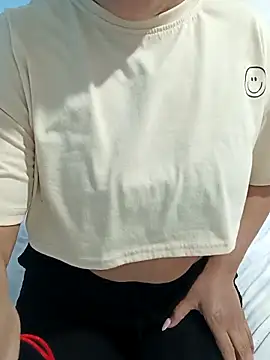 Snapshot of laura_dirtyhot chatting on 03.02.26 laura dirtyhot online show from 03.02.26