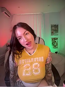Snapshot of IvyHoney chatting on 03.16.25 IvyHoney online show from 03.16.25