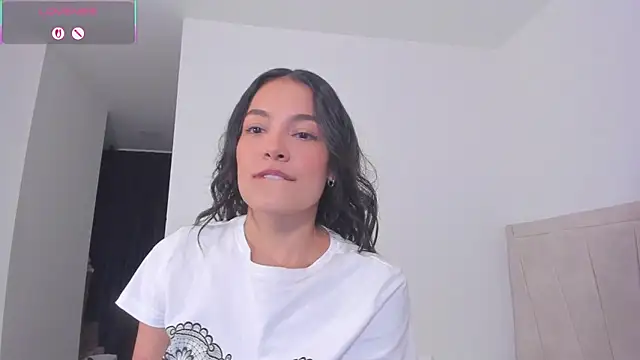 Snapshot of TIFFANYRUSSO chatting on 07.21.26 TIFFANYRUSSO online show from 07.21.26