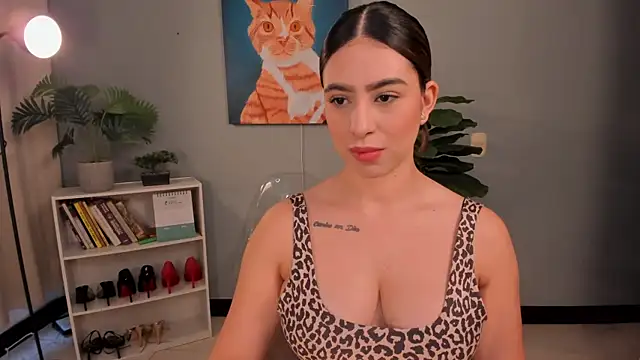 Snapshot of LiaPearce chatting on 04.30.26 LiaPearce online show from 04.30.26