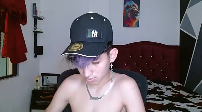 Snapshot of littlextreme chatting on 12.03.24 littlextreme online show from 12.03.24