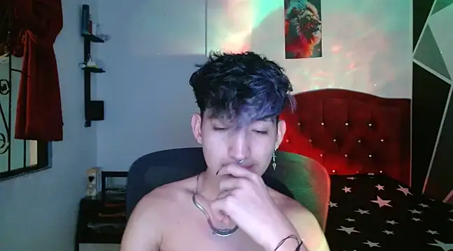 Snapshot of littlextreme chatting on 12.05.24 littlextreme online show from 12.05.24