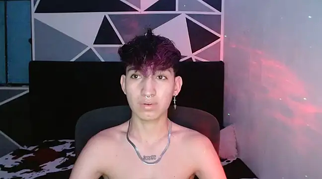 Snapshot of littlextreme chatting on 12.10.24 littlextreme online show from 12.10.24