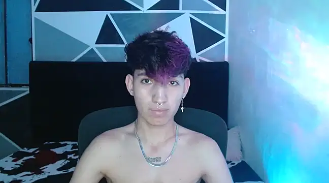 Snapshot of littlextreme chatting on 12.10.24 littlextreme online show from 12.10.24