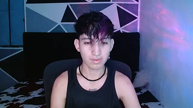 Snapshot of littlextreme chatting on 12.11.24 littlextreme online show from 12.11.24