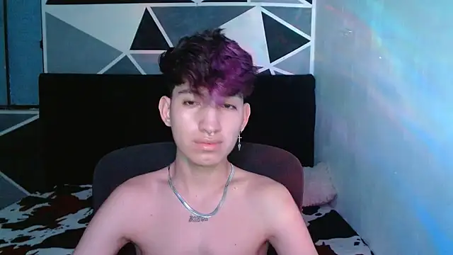 Snapshot of littlextreme chatting on 12.12.24 littlextreme online show from 12.12.24