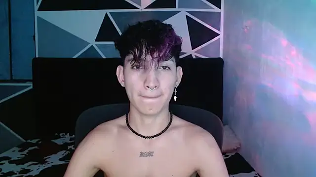 Snapshot of littlextreme chatting on 12.13.24 littlextreme online show from 12.13.24