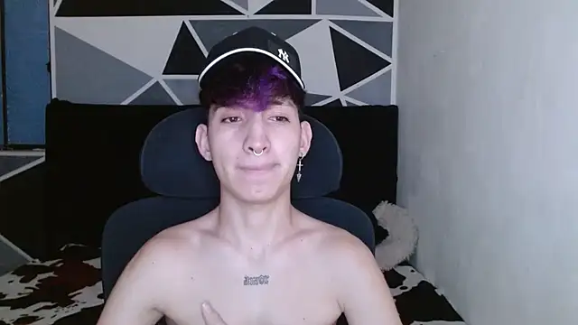 Snapshot of littlextreme chatting on 12.15.24 littlextreme online show from 12.15.24