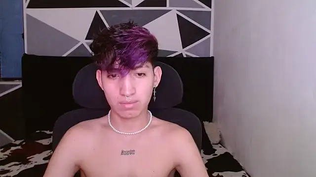 Snapshot of littlextreme chatting on 12.16.24 littlextreme online show from 12.16.24